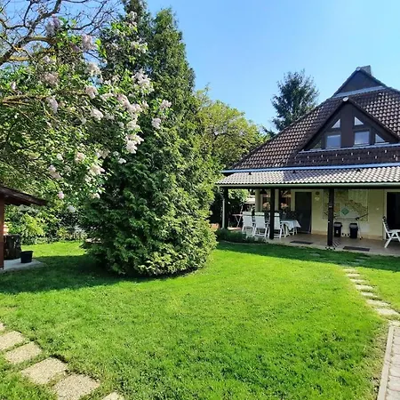 Balaton Chill House Ferienhaus *